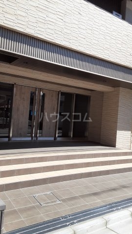 27/30 エントランス