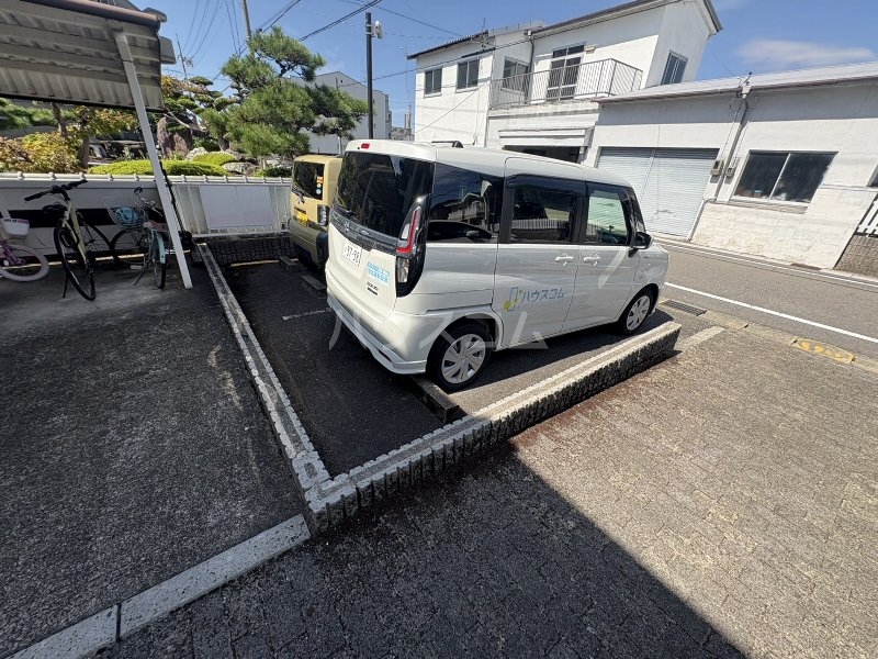 21/28 駐車場