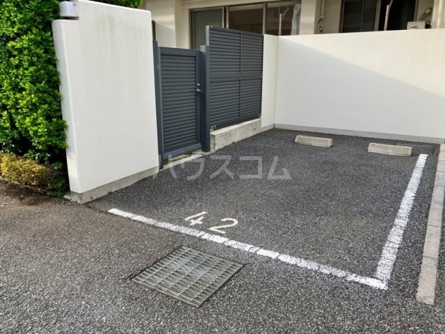 17/27 駐車場