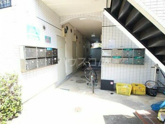 16/25 エントランス