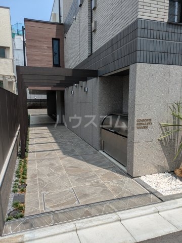 23/28 エントランス