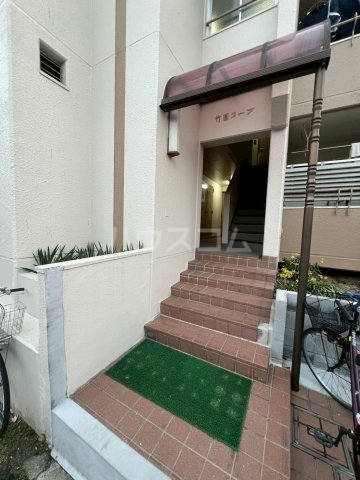 28/30 エントランス