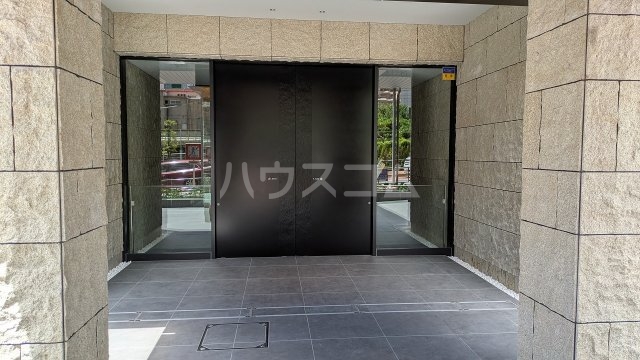 16/23 エントランス