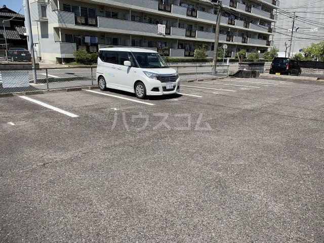 2/6 駐車場
