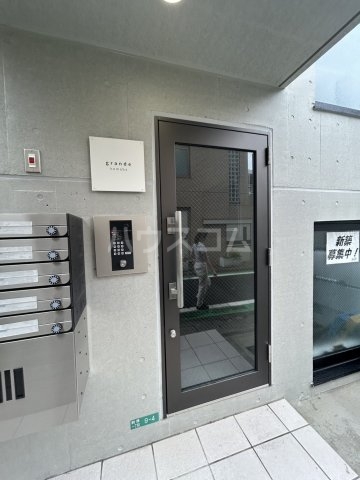 20/30 エントランス