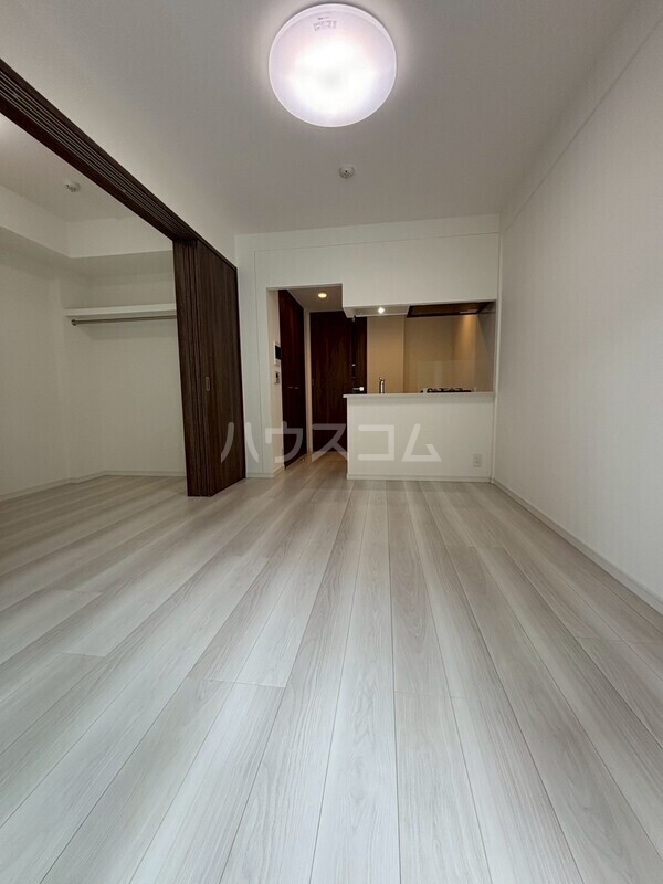 27/30 エントランス