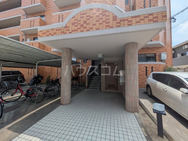 28/30 エントランス