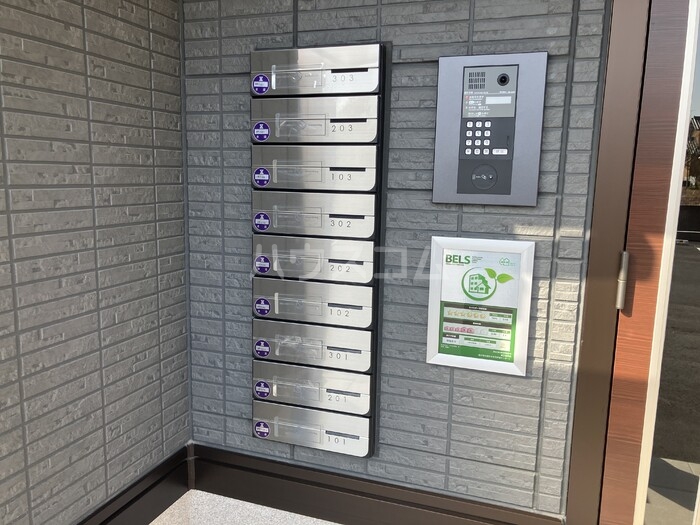 16/27 エントランス