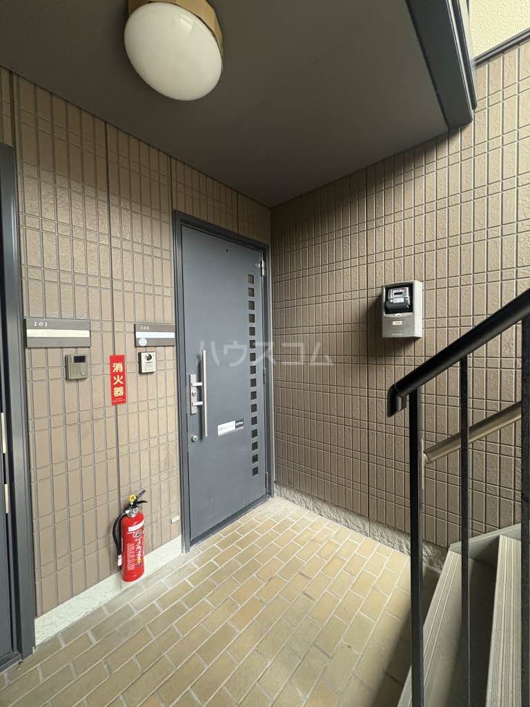 23/30 エントランス