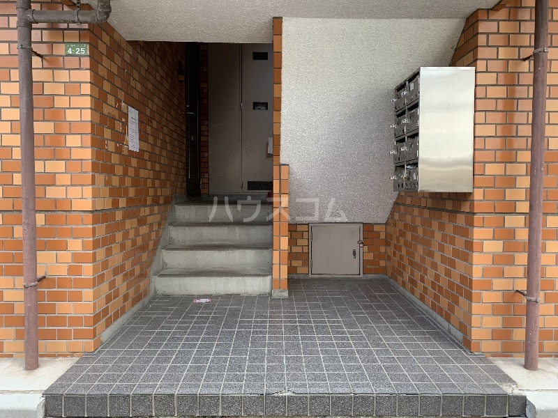 25/30 エントランス