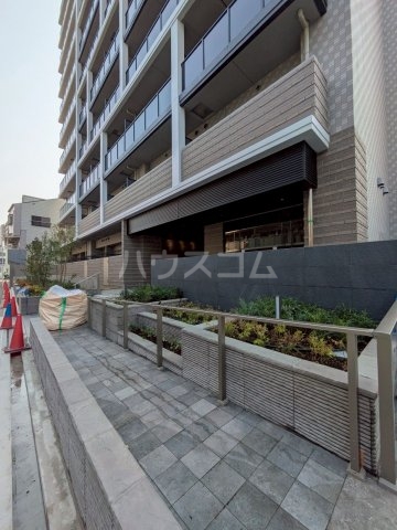 18/28 エントランス