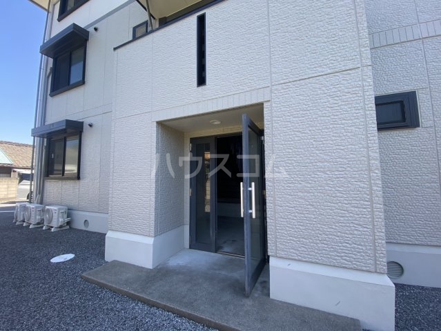 22/28 エントランス