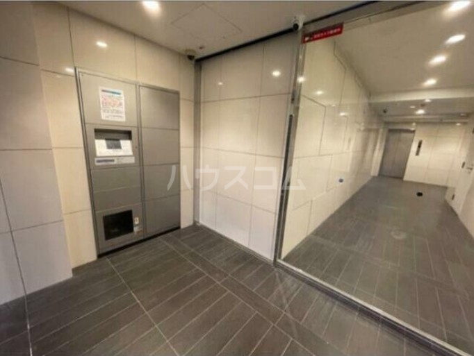 25/30 エントランス