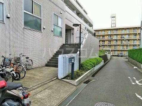 23/30 エントランス