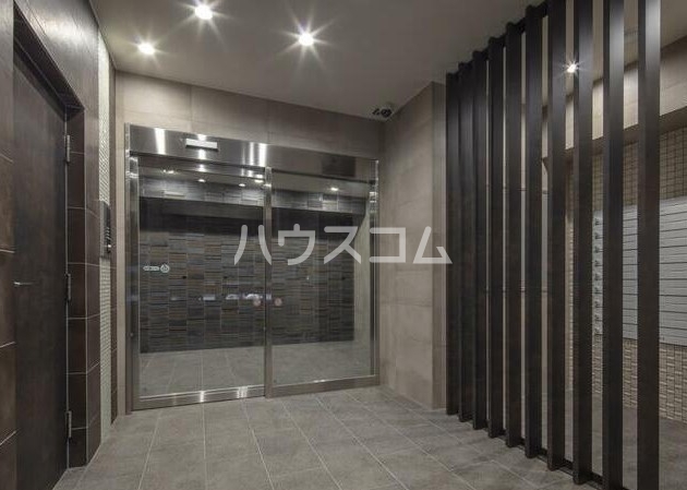 13/18 エントランス