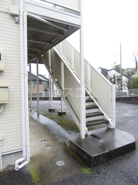 27/30 エントランス