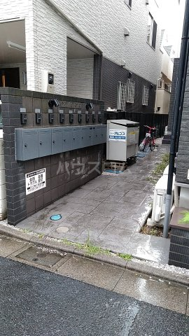 27/30 エントランス