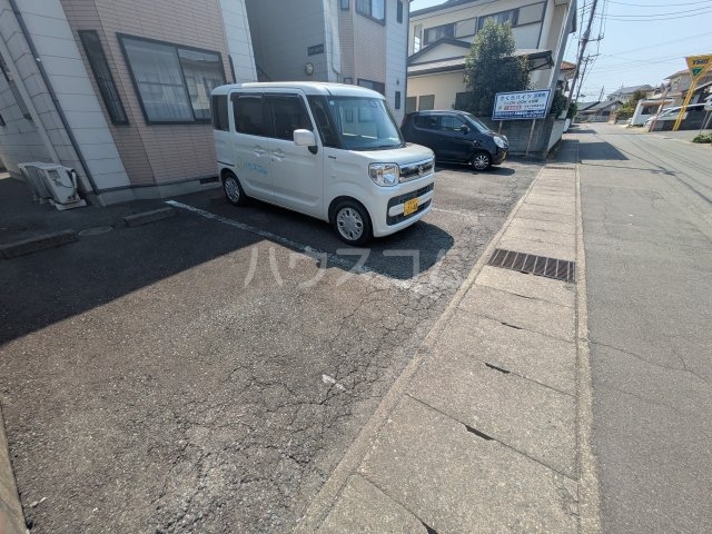 23/30 駐車場