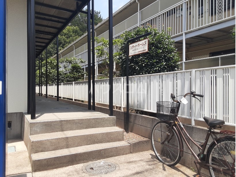 22/30 エントランス