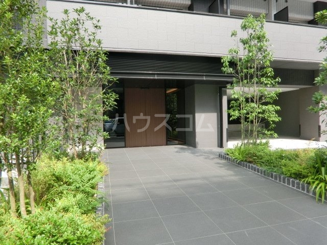 21/25 エントランス