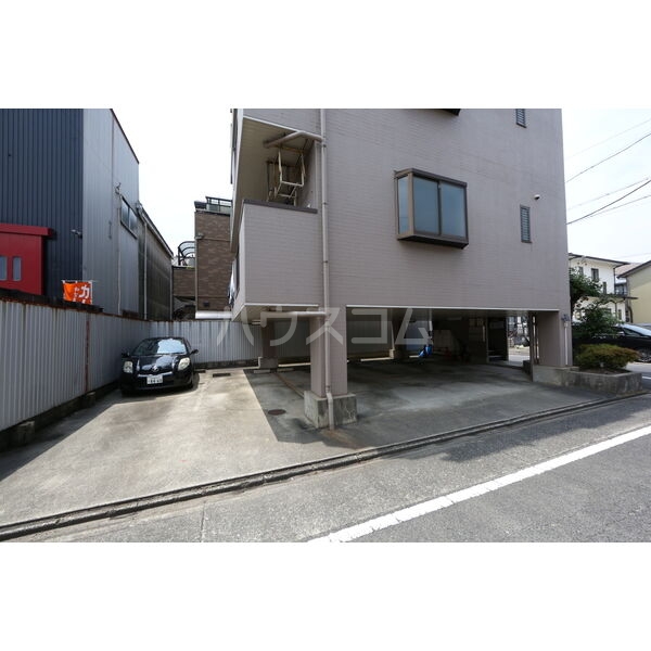 13/21 駐車場