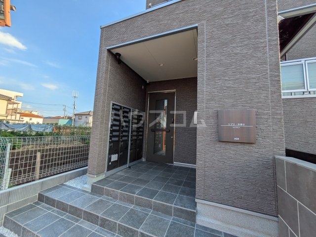 28/30 エントランス