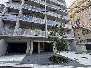 18/22 エントランス