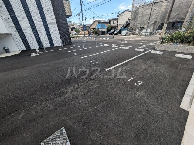 28/30 駐車場