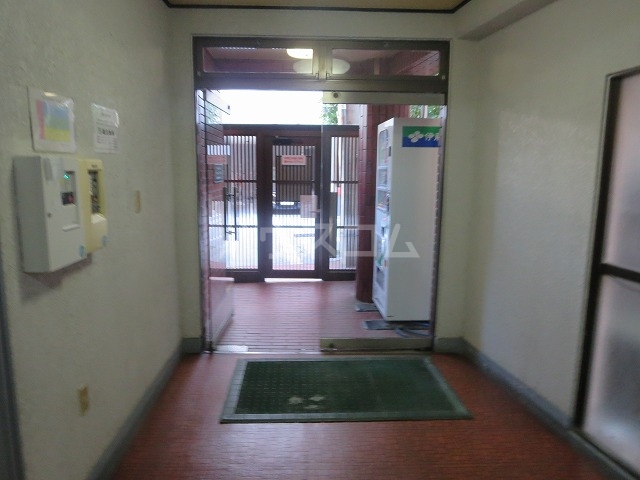 15/19 エントランス