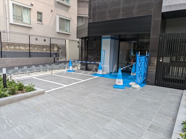 26/30 エントランス