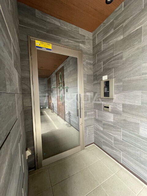 21/27 エントランス