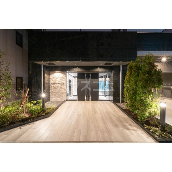 17/27 エントランス