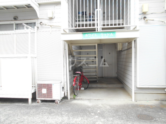 28/30 エントランス