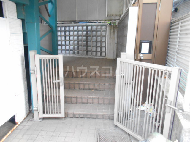 21/27 エントランス