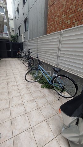 18/25 エントランス