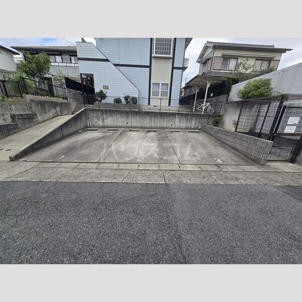 17/20 駐車場