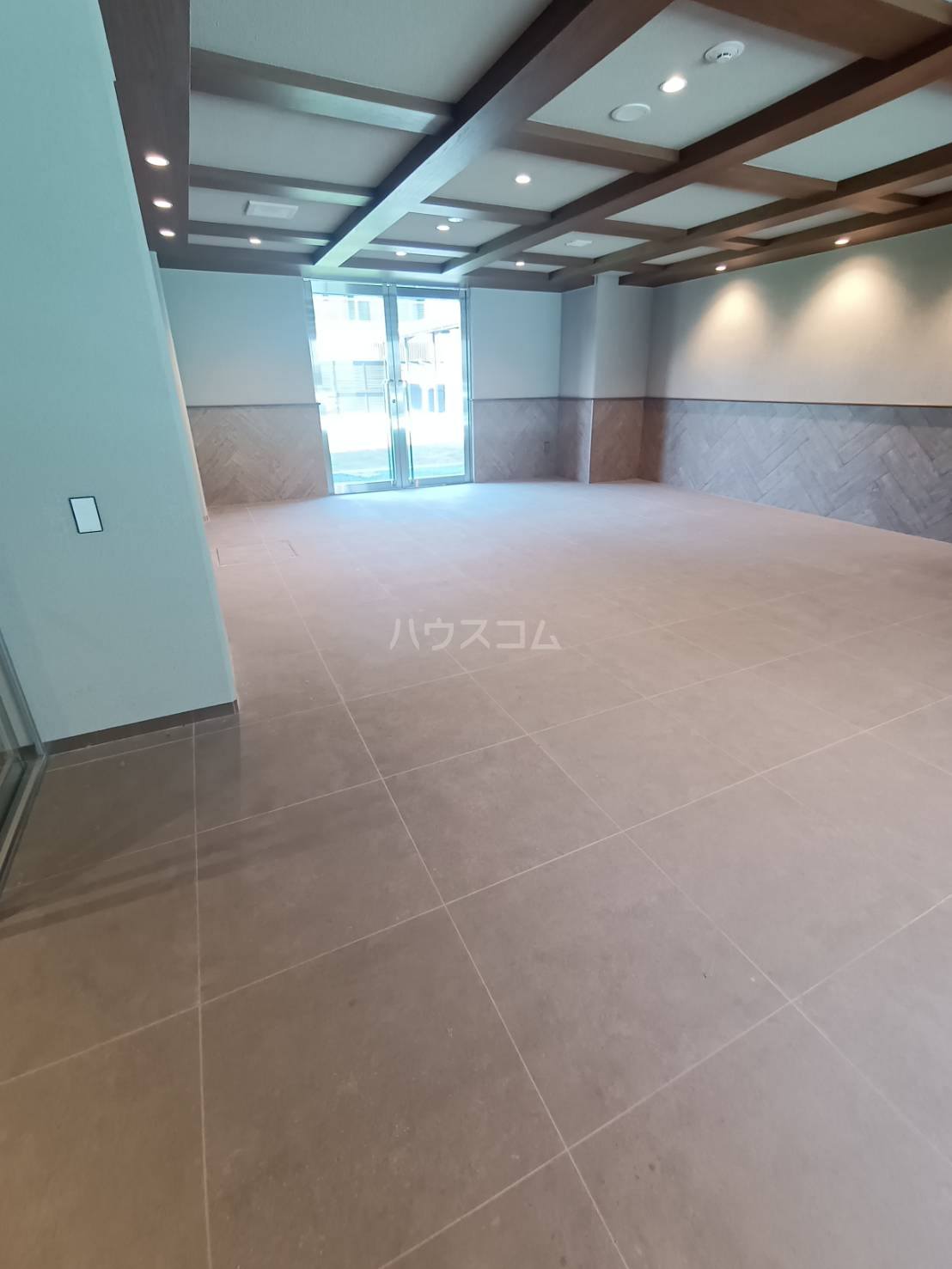 28/30 エントランス