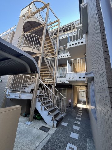 27/27 エントランス