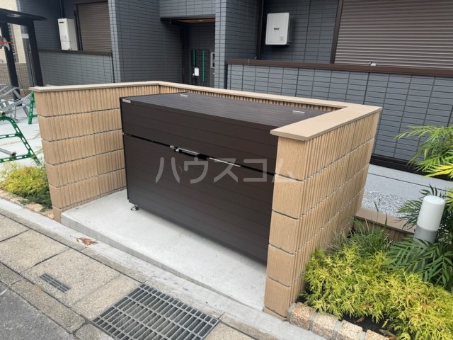 19/30 エントランス