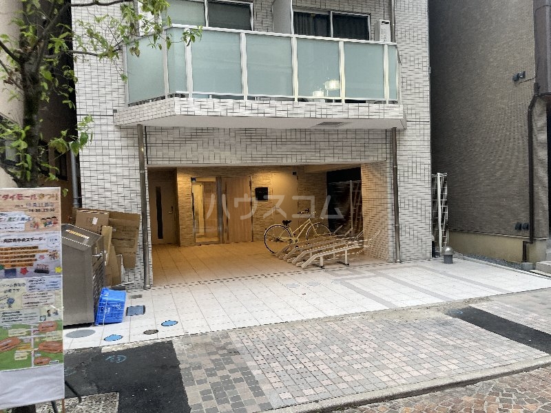 19/30 エントランス