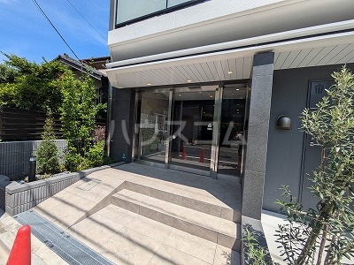 19/30 エントランス