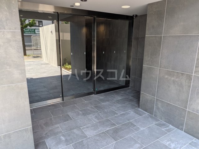 25/30 エントランス