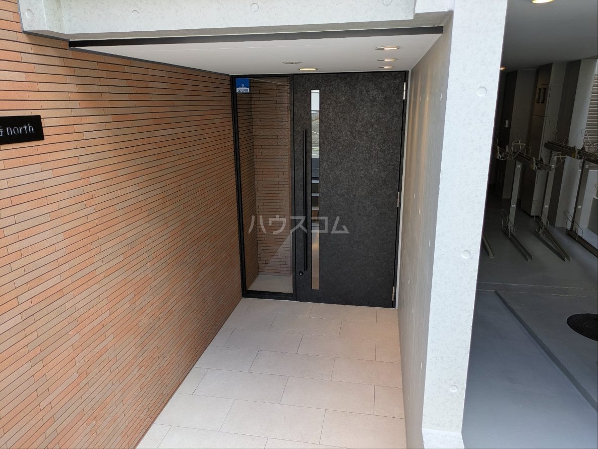 20/21 エントランス