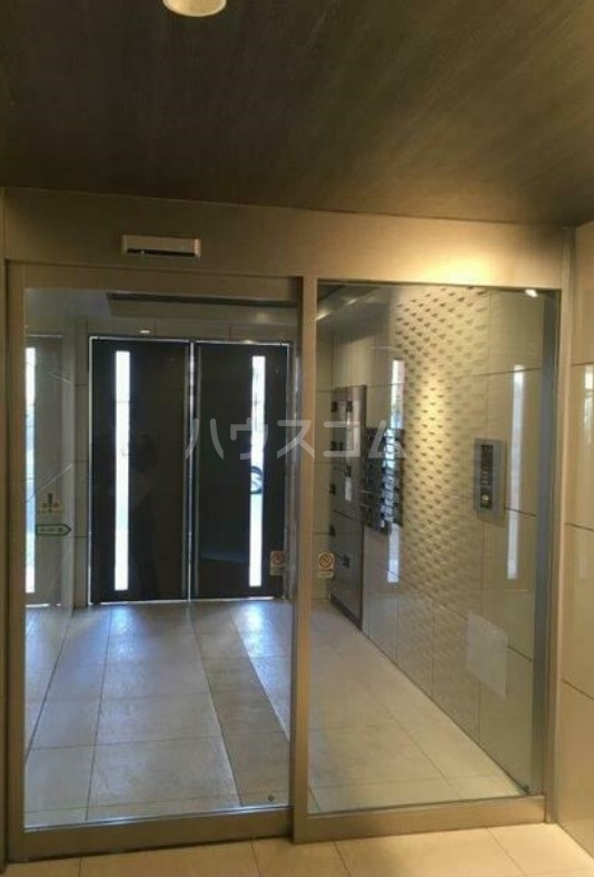 15/20 エントランス