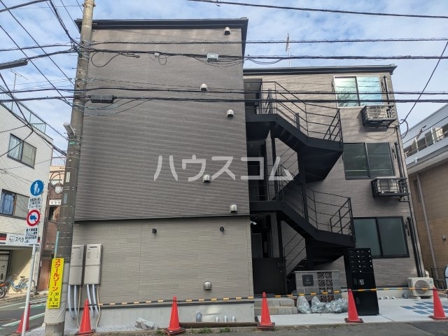 18/28 エントランス