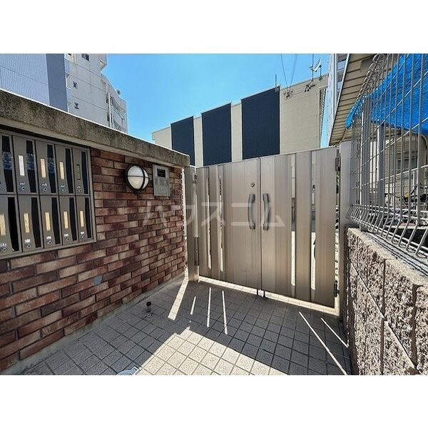 14/18 エントランス