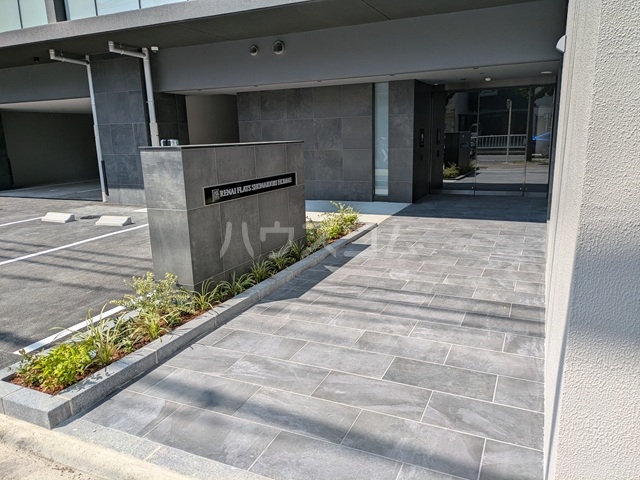 25/30 エントランス