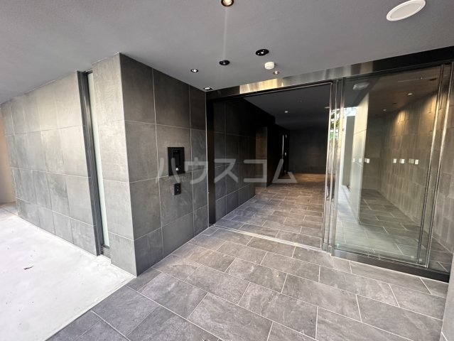 27/30 エントランス