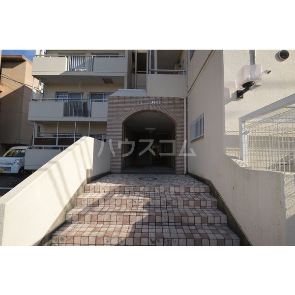 2/4 エントランス