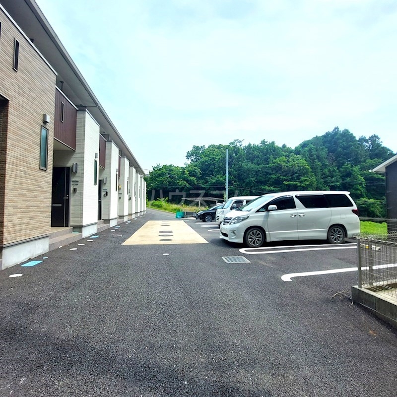 25/28 駐車場
